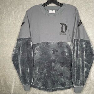 Disney Disneyland Resort Gray Pullover Sweater Size M